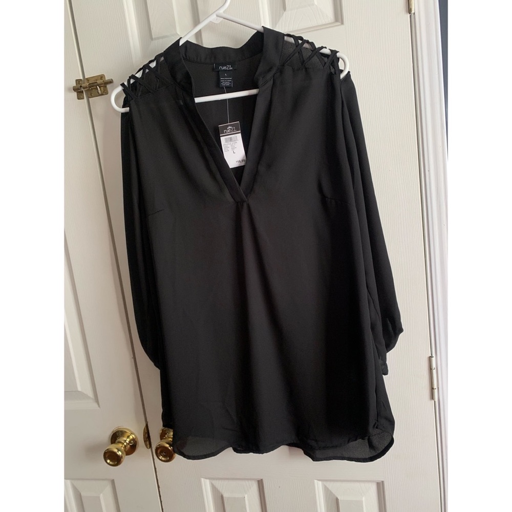 SOLD‼️ Black Blouse